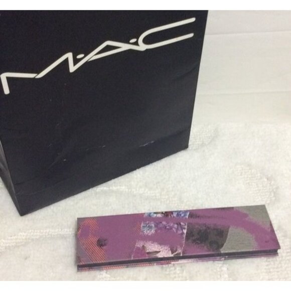 MAC Risk Taker Eyeshadow and Highlighter palette - Picture 7 of 10